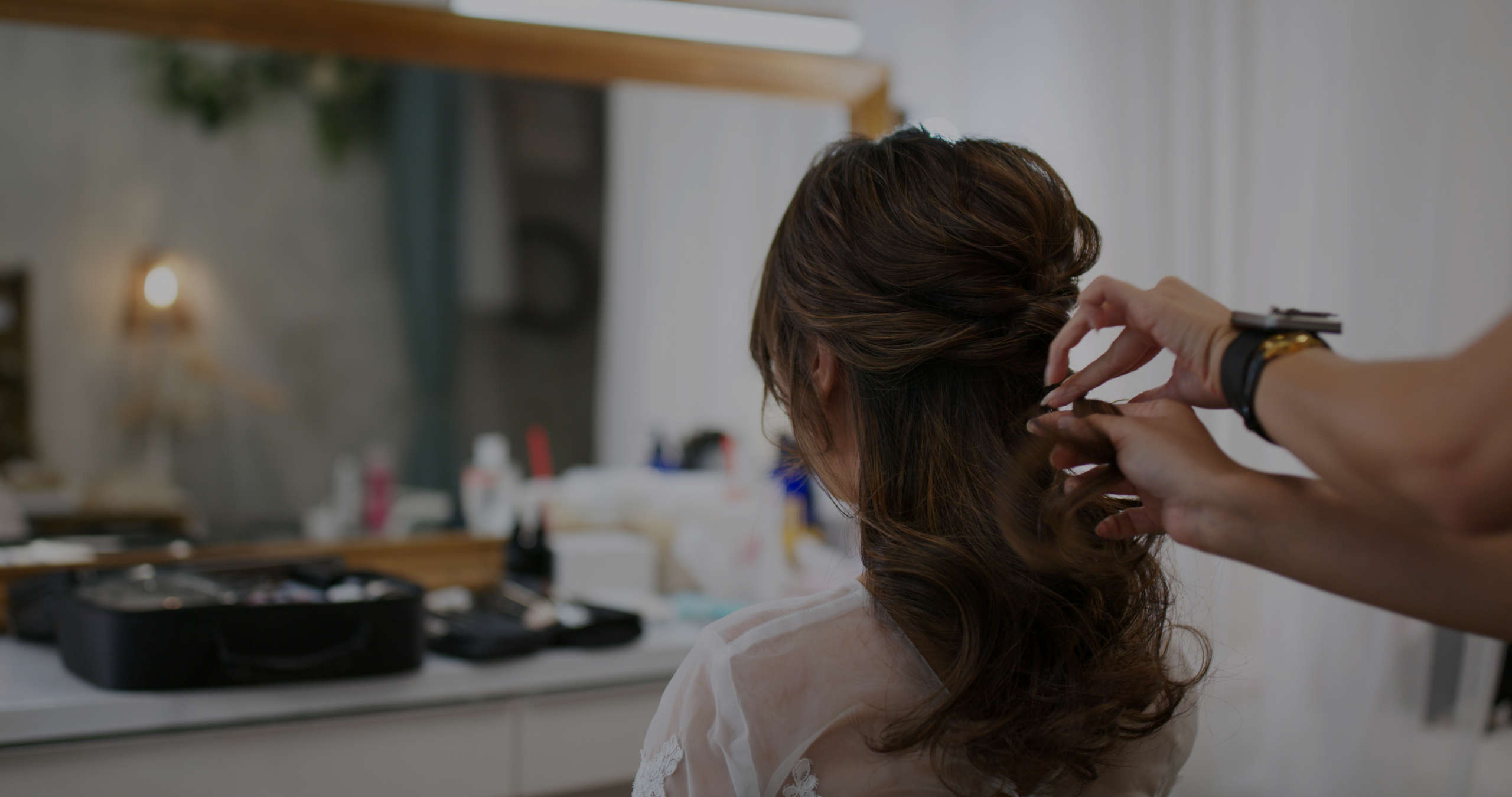 hairdresser-making-hairstyle-on-bride-in-beauty-sa-2025-03-25-13-48-04-utc